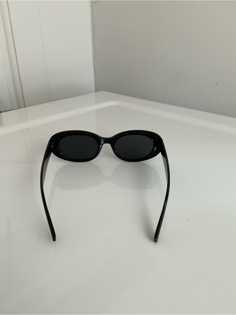 Black Oval Women’s Sunglasses - Classic Chic - Picture 3 of 3